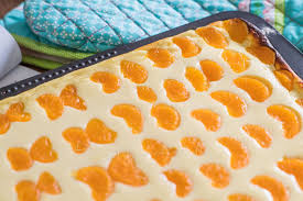 Backpulver für den belag 750g quark 150g zucker 2 dosen mandarinen 2 pck. Rezept Quark Mandarinen Blechkuchen Rezepte Fur Familien Baby Kind Und Meer