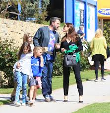 With variety reporting that ben affleck might direct a justice league movie, and deadline reporting that ben however, if variety is correct, they also suggested that ben affleck might be taking . Jennifer Garner Und Ben Affleck Ihr Familienalbum Gala De