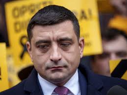 Dispute la dezbatere: Dan: Vă deziceţi de Georgescu? Simion: Eu nu mă dezic  de poporul român