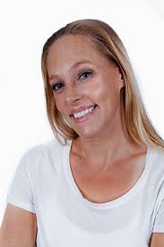 My #Review of #TheBay #AllieReynolds @AuthorAllieR published by @headlinepg 