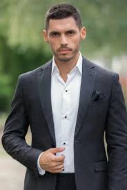 Родился 30 декабря 1987 года, вырос в черновцах. Nikita Dobrynin Biografiya Geroya Shou Holostyak