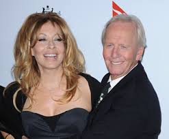 Он играет на позиции атак. Paul Hogan And Linda Kozlowski To Divorce She Said