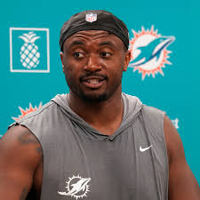 Dolphins' Austin Jackson accepts right tackle challenge