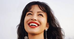 Está producida por netflix, y campanario entertainment, junto con la familia de la cantante, y es la versión autorizada de la vida de selena. Gkayzx1thobg9m