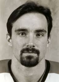 Player photos for the 1989-90 Owen Sound Platers at hockeydb.com