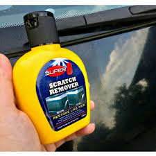 Sebaik sampai di rumah, kami ligat berfikir macam mana nak 'sorok' kesan calar ni. Polish Kereta Calar