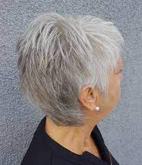 That's all you need for this simple shorter look. 90 Classy And Simple Short Hairstyles For Women Over 50