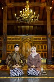 Keduanya pun tampak serasi dengan busana khas 7. Fotografer Pernikahan Wedding Yogyakarta Indonesia