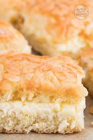 Klassischer Bienenstich Vom Blech Backen Macht Glucklich Bienenstich Bienenstich Rezept Backen Macht Glucklich