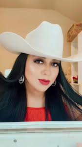 🔥♥️ #morenita #labiosrojos #mujeres #bonita #lindaandheather #atractiva  #ojazos #parari #fypage #fypシ゚viral #coquette #amor #rolitas #rancheras  #music #rolitas #banda #antonioaguilar #😘