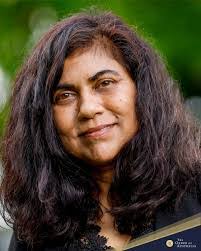 Justine Saunders's Instagram, Twitter & Facebook