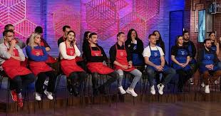 Κυκλοφόρησαν οι πρώτες φήμες για τον παίκτη που θα πρέπει να αφήσει την ποδιά του και να αποχωρήσει από τον διαγωνισμό. Masterchef Spoiler Oi Treis Ypopshfioi Pros Apoxwrhsh O Paikths Poy Webtv Eidhseis Yupiii Gr