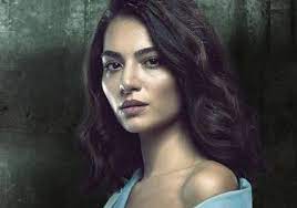 İki sezon boyunca kara sevda dizisinin kötü karakterini canlandıran melisa aslı pamuk, yoğun temposuna all temmuz sayısının kapağında yer alarak yoğunluk. Melisa Asli Pamuk Celebrity Age Weight Height Net Worth Dating Facts