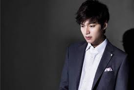 Lee started to act in his second year of high school, and by his senior year, had joined starhaus entertainment. Lee Min Ho Kini Punya Saluran Youtube Sendiri Republika Online