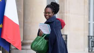 Elle Porte Bien Son Nom Sibeth Ndiaye Violemment Attaquee Par Pierre Perret Ladepeche Fr