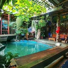 Terletak di ring road sebelah barat kota jogja, lokasi dari resort ini pun mudah diakses dan tidak jauh dari perkotaan. Abrakadabra Art Bnb Hostel Artsy Dan Unik Di Jogja Dolanisme Id