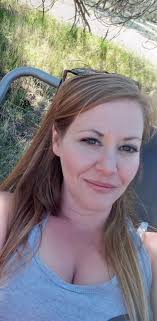 What are the best places to visit, eat, and camp in Michigan's Upper  Peninsula for a 4-day relaxation and rock hunting trip?