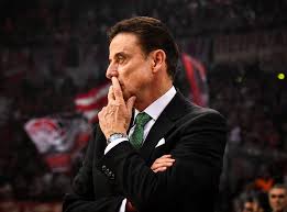 Εκτός εθνικής ομάδας μπάσκετ θέτουν εαυτόν οι γιώργος πρίντεζης, κώστας παπανικολάου και αντώνης κόνιαρης, εξαιτίας της ταυτόχρονης παρουσίας του ρικ πιτίνο στην τεχνική ηγεσία του. H Afi3h Toy Pitino Dialyei Ton Kapno Sthn E8nikh Mpasket Gyrw Apo Antetokoynmpo Kai Spanoylh Liberal Gr