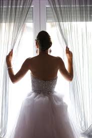 Ich werde gerne jede frage. Kostenlose Bild Vorhang Frisur Schmuck Dame Rock Hochzeit Hochzeitskleid Fenster Braut Kleid