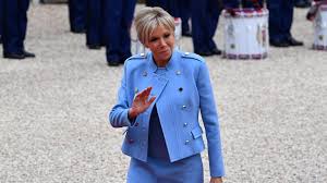 Pendant le g7, emmanuel macron est revenu sur la question : Brigitte Macron De Nouveau Insultee Par Un Ministre Bresilien