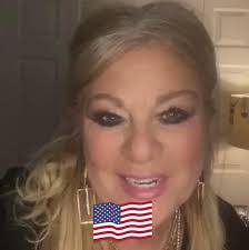 Kim Columbo's Instagram, Twitter & Facebook