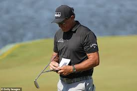 He made two early birdies with that magical wedge game and let a cast of contenders fall too far behind to catch him in the shifting wind of kiawah island. Dajfmptqpoeaxm