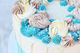 Romy Sur Instagram Realiser Deux Layer Cake Identique L Un Etait Fourre D Une Creme Pralinoise Et Eclat De Pralin L Aut Pralinoise Layer Cake Creme Vanille