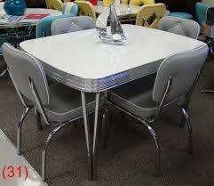 Cool Retro Dinettes 1950 S Style Canadian Made Chrome Sets Retro Dining Table Retro Dining Rooms Retro Kitchen Tables