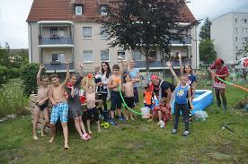Richtig, wasserspiele für kinder sind jetzt angesagt. Wasserspass Im Garten Gartenaktion Wasserspieltag Soziale Stadt Nauen