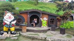 Taman kelinci salah satu objek wisata alam dan edukasi untuk keluarga di malang. Taman Kelinci Malang Review Harga Tiket Masuk 2021