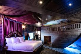 Subscribe to join the justine dream team! Coolest Themed Hotel Rooms In The World Disney Batman And More Cheapism Com