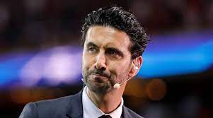 Alexandre ruiz (24 mart 1987 doğumlu), fransız rugby federasyonu'nu temsil eden profesyonel bir rugby hakemi. Ulglfwhls1sywm