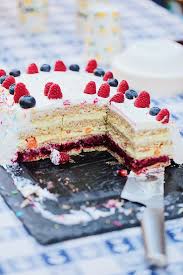 Torta Di Compleanno Vegan Chantilly E Frutta Fresca Vegano Gourmand