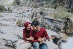 Entdecke rezepte, einrichtungsideen, stilinterpretationen und andere ideen zum ausprobieren. 49 Ide Prewedding Hijab Di 2021 Fotografi Pengantin Pose Perkawinan Foto Perkawinan