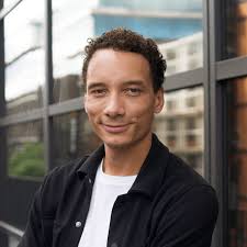 Alexander Sandor's Instagram, Twitter & Facebook