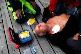 From brinnande horisont by stilla havet. Sa Fungerar En Hjartstartare Hjart Lungfonden