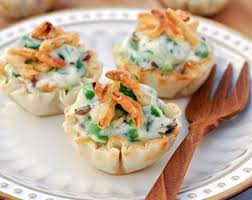 Stack a few mini pancakes together, add berries, and syrup and you have yourself a wonderful brunch appetizer. 15 Scrumptious Kid Friendly Thanksgiving Appetizers