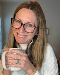 Hello 👋🏻 friends!! If you are a part of my world, even as a follower I've  not yet met, you are considered a friend! 🥰 It's a new year and I haven't