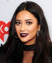 Shay Mitchell Makeup Trends High Ponytail Blue Eyeliner