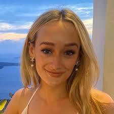 Lola Deal's Instagram, Twitter & Facebook