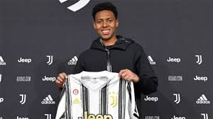 All information about juventus (serie a) current squad with market values transfers rumours player stats fixtures news. Yuventus Podpisal Molodogo Havbeka Marselya Ake