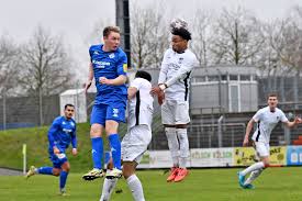 Punkteteilung im Spitzenspiel