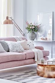 La couleur taupe a toujours la cote pour la déco du salon et de la chambre et cela se justifie puisque c'est une couleur très déco et son association dans nos intérieurs facile. Tendance Deco Le Rose Envahit La Maison Cote Maison
