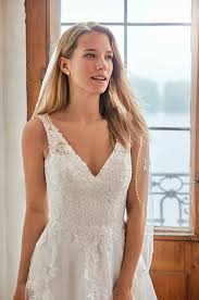 Check spelling or type a new query. Brautkleid Isolina Mit Schleppe