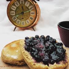 Apres Les Scones Pomme Cannelle Je Vous Propose Des Muffins Anglais Vous Allez Me Dire Que Je Fais Un Peu Une Fixette Sur Le Royaume Un Food Acai Bowl Cheese