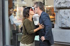 No alla sabrina ferilli incinta, no a chi le chiede se avverte il vuoto della maternità, no a chi le domanda se sia rammaricata per tutto questo. Alla Sua Eta Voci Su Sabrina Ferilli Incinta E Scoppia La Polemica L Attrice Non Aveva Mai Nascosto La Sua Voglia Di Maternita E Stavolta A Quanto Pare Ci E Riuscita Peccato Per