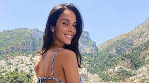 Debutta come conduttrice tv e conquista tutti. Chi E Paola Di Benedetto Biografia Eta Ex Fidanzato Fede E Libro