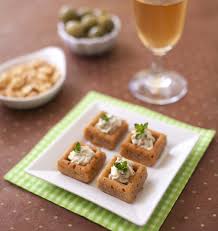 Bouchees Aux Olives Tomates Sechees Et Cremeux Ail Fines Herbes Recette Aperitif Gastronomique Recettes De Cuisine Tomates Sechees