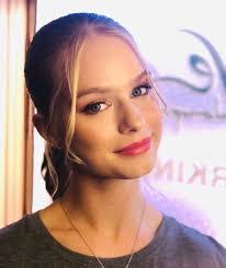 Pamela Thorne's Instagram, Twitter & Facebook