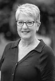 Debbie Lear's Instagram, Twitter & Facebook